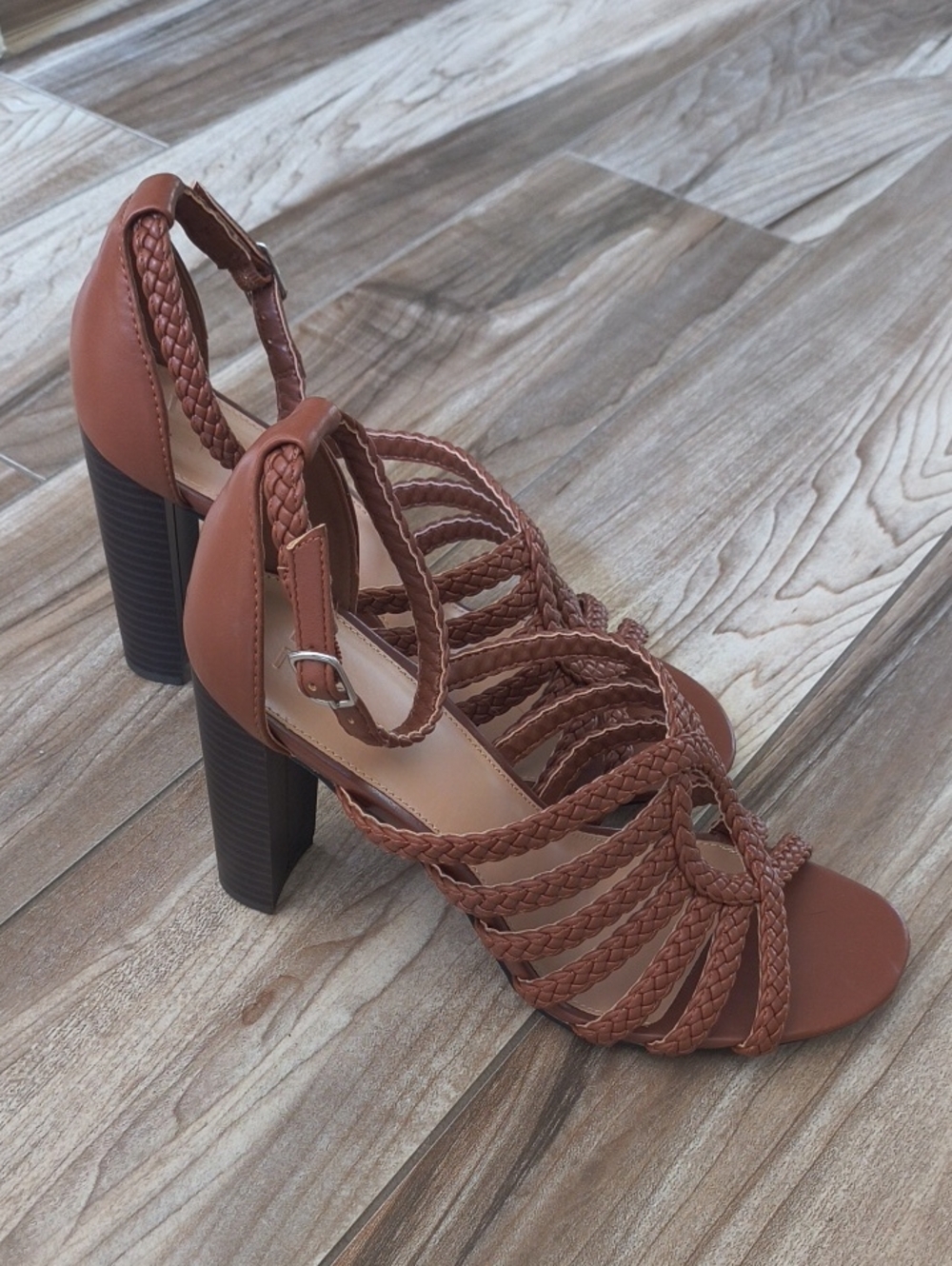 Heels🤎 - Picture 3 of 6